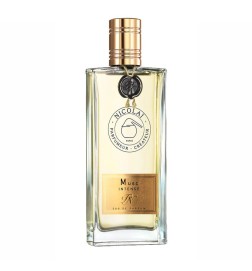 Nicolai - musc intenso eau de parfum - mulher alimentando